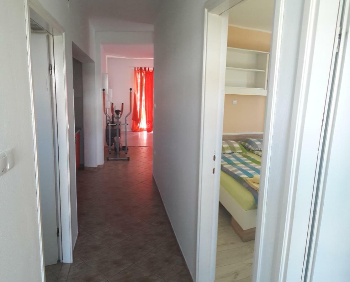 Apartmani Ivana ロパール エクステリア 写真