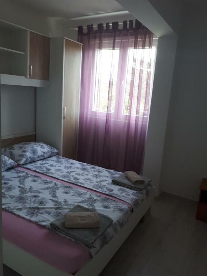 Apartmani Ivana ロパール エクステリア 写真